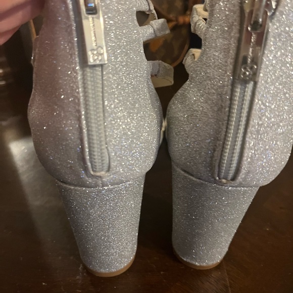 Heels - Picture 3 of 5